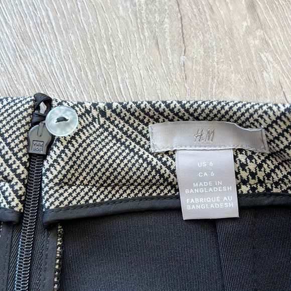 New with tags. H&M skirt. Size 6 - Picture 3 of 4